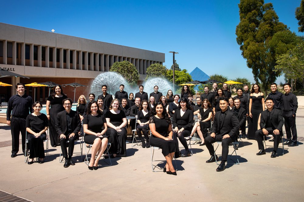 Group photograph of the CSULB Chamber Choir members wearing all black.